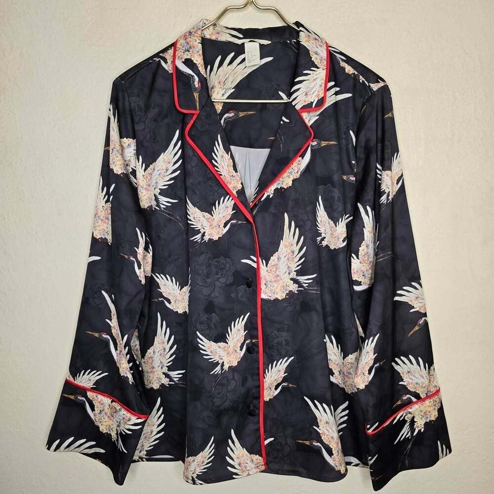H&M Crane-Print Satin Blouse with Red Piping - Picture 5 of 8